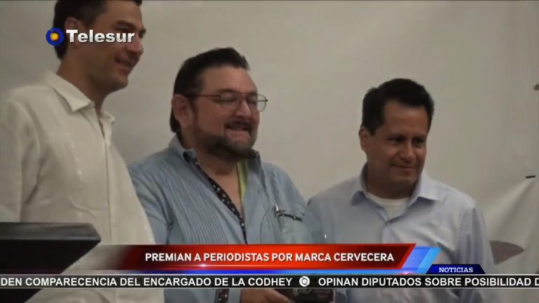 DIRECTOR DE GRUPO NOTISURESTE RECIBE PREMIO HEINEKEN