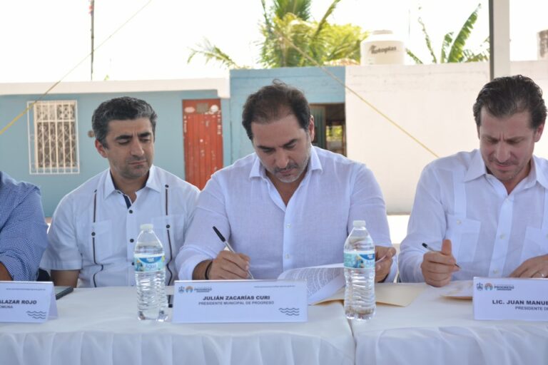 Ayuntamiento de Progreso y FEYAC firman acuerdo en beneficio de Flamboyanes