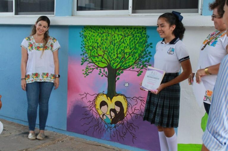 Plasman en las instalaciones del DIF municipal de Progreso los dibujos ganadores del primer concurso que promovió los valores y la familia