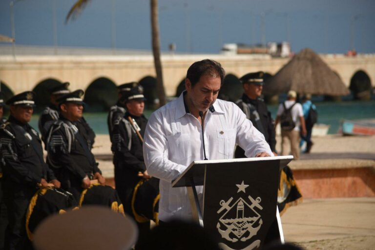 El alcalde Julián Zacarías Curi encabeza la ceremonia por el 148 aniversario de la Ciudad y Puerto de Progreso