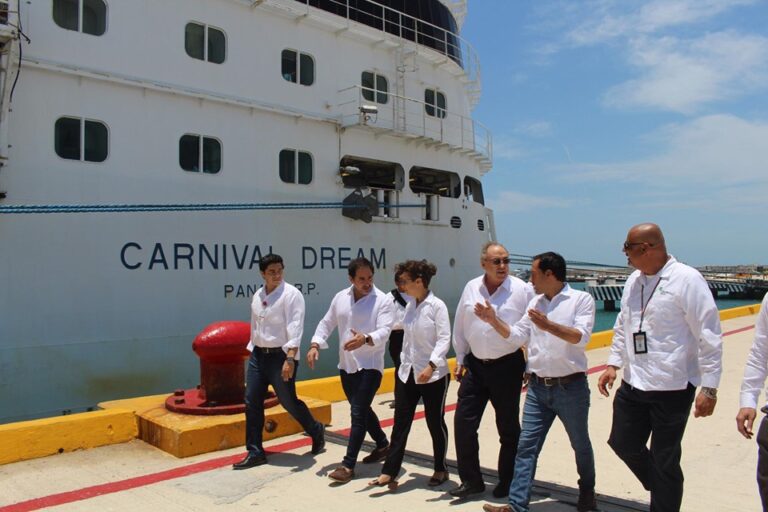 Julián Zacarías Curi, en su primer año como alcalde, capta el interés de las navieras y de turistas hacia Progreso