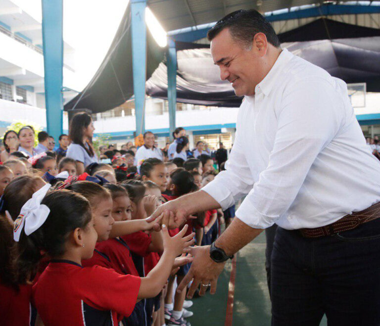 El alcalde Renán Barrera Concha fortalece los apoyos para las familias vulnerables del municipio