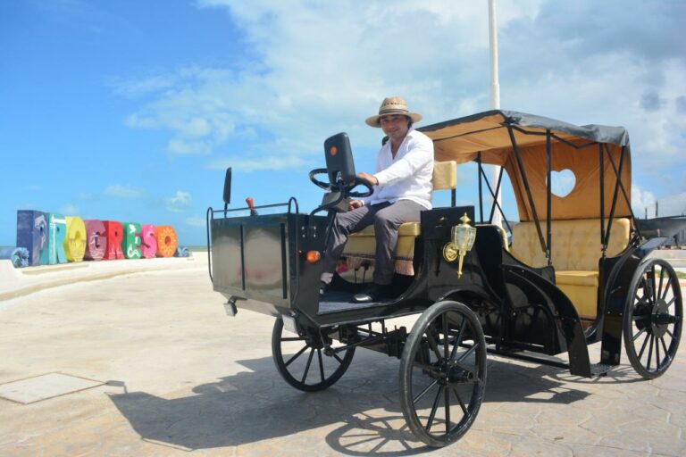 Turistas del crucero “Valor” disfrutan de Progreso desde una calesa