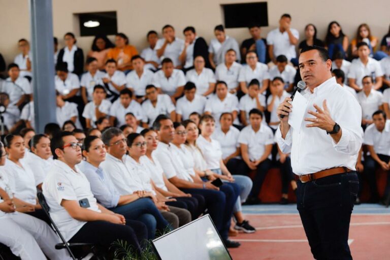 El alcalde Renán Barrera Concha fomenta la participación juvenil en el desarrollo de Mérida