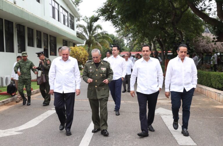 Gobernadores de la Península de Yucatán y Fuerzas Armadas acuerdan fortalecer coordinación de seguridad en la región