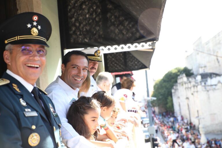 Fuerte participación y muestra de civismo en el desfile cívico-deportivo del aniversario de la Revolución Social Mexicana