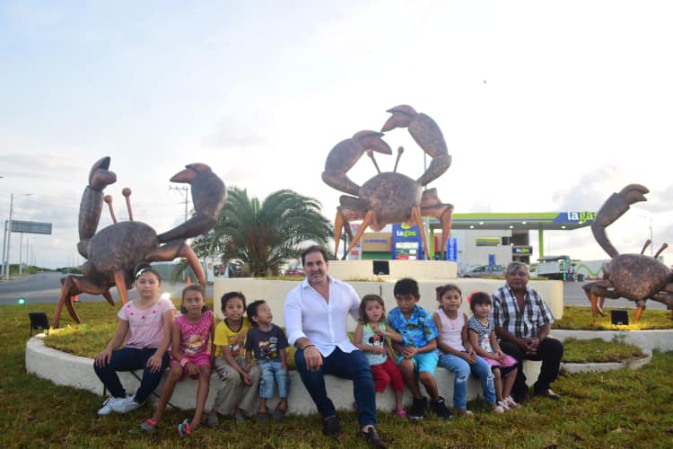 Julián Zacarías Curi homenajea al trabajo progreseño, sobre todo al del pescador, con el monumento “Cangrejos a la Mar”