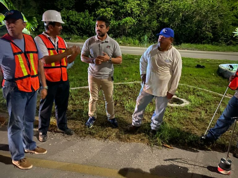 Smapap realiza trabajos para detectar fuga de 12 años bajo carretera.