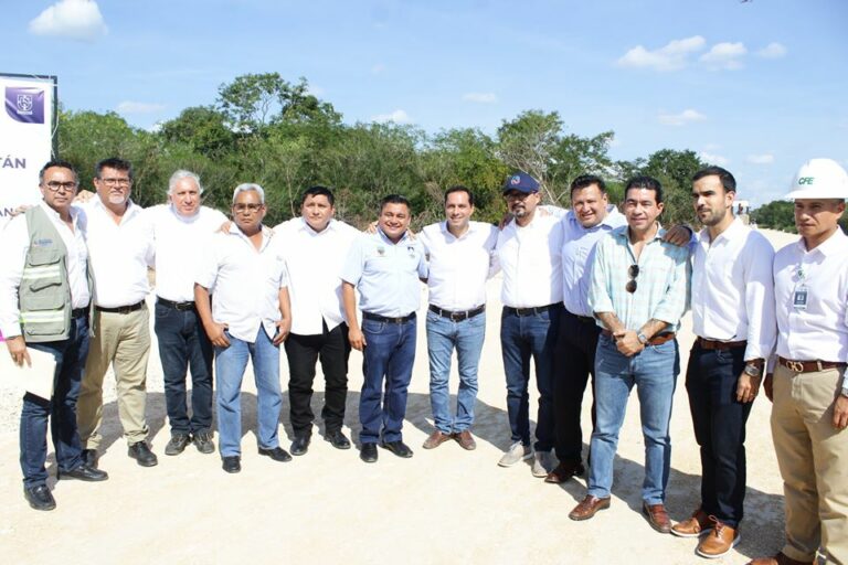 Supervisan trabajos de construcción del libramiento de Umán.