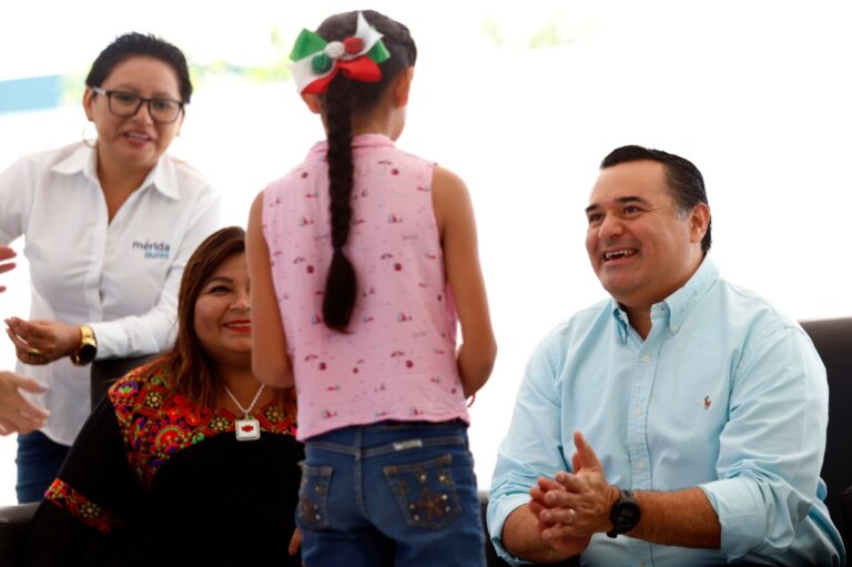 MÉRIDA: El alcalde Renán Barrera convive con familias del Centro de Atención y Refugio para Mujeres