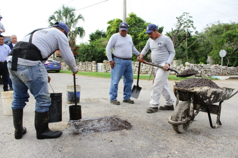 El Ayuntamiento de Umán termina el año con intenso trabajo de bacheo