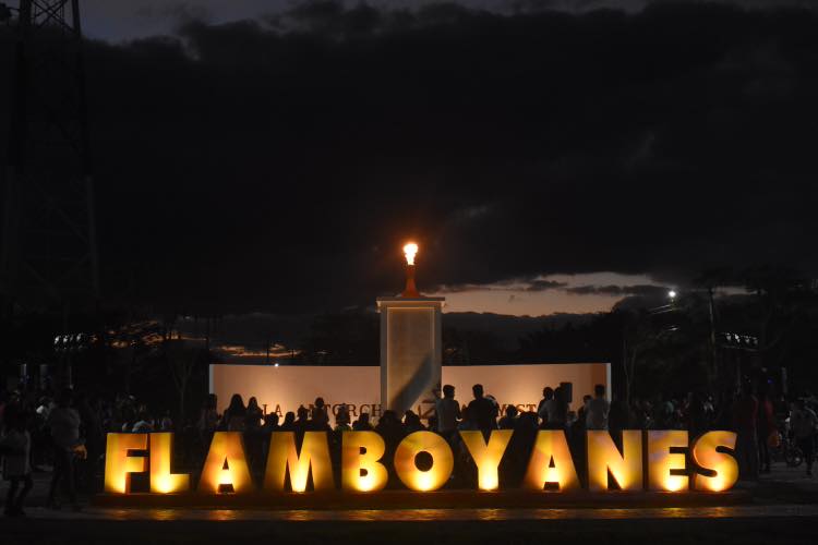 PROGRESO: El alcalde Julián Zacarías Curi inaugura glorieta la “Antorcha de la Amistad” en flamboyanes