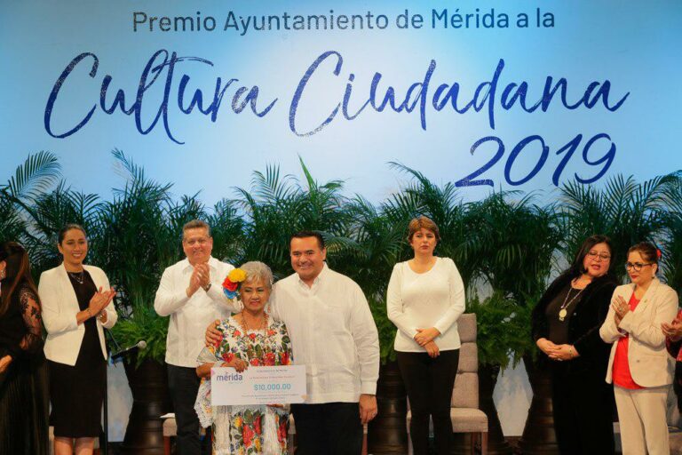 MÉRIDA: El alcalde Renán Barrera entrega el Premio Ayuntamiento de Mérida a la Cultura Ciudadana 2019