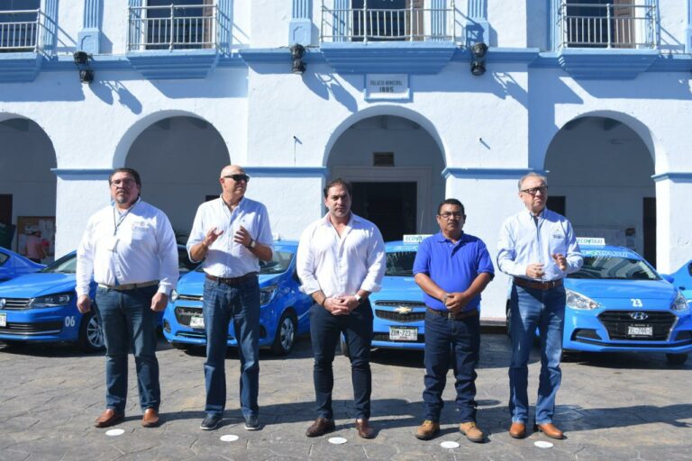 PROGRESO: Julián Zacarias Curi da el banderazo de inicio de operaciones de “EcoTaxi”