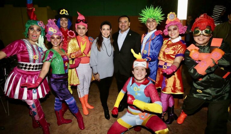 El alcalde Renán Barrera Concha presenta el programa del Carnaval de Mérida 2020