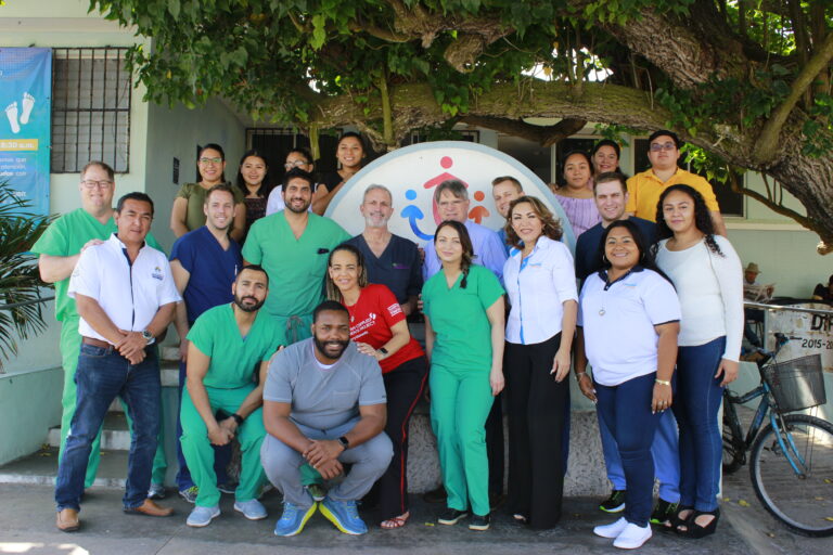 PROGRESO: Podiatras extranjeros atendieron gratuitamente a niños y adultos mayores en la UBR de Progreso