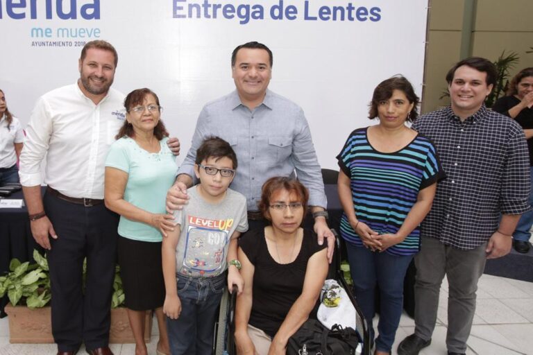 El Ayuntamiento de Mérida amplía el apoyo de entrega de lentes a todas las escuelas del municipio