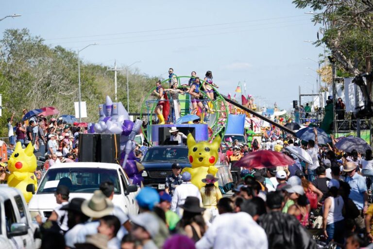 MÉRIDA: Caluroso, multitudinario y divertido adiós a Momo en Ciudad Carnaval