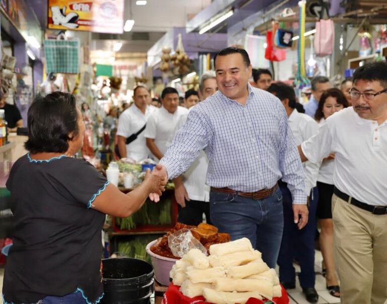 MÉRIDA:Inaugura el alcalde Renán Barrera el servicio de agua potable en los mercados San Benito y Lucas de Gálvez