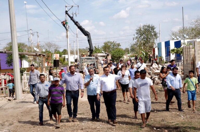 MÉRIDA: El alcalde Renán Barrera Concha da acceso a una mejor calidad de vida en un hogar digno a familias del sur de la ciudad