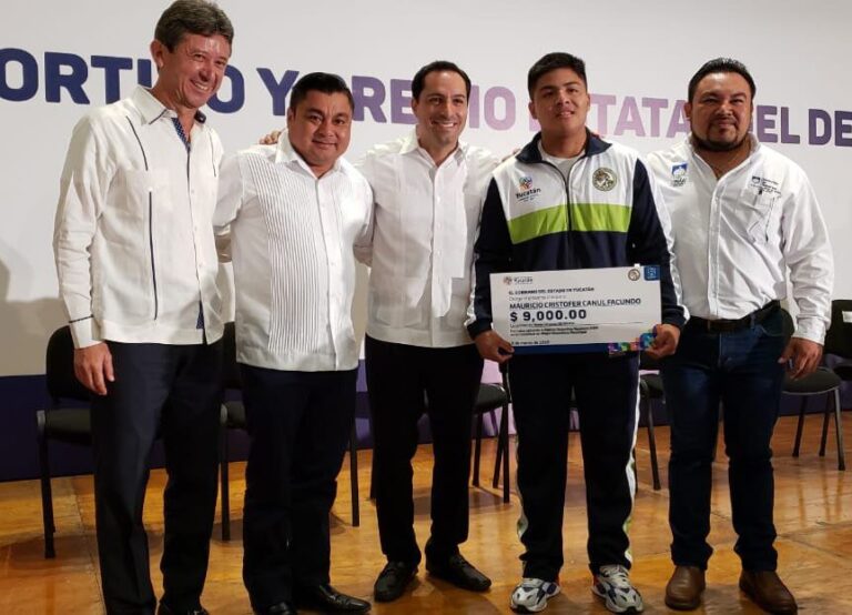 UMAN PRESENTE EN LA ENTREGA DEL MERITO DEPORTIVO