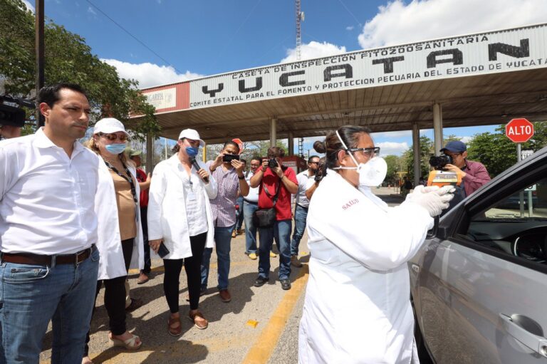 Supervisa el Gobernador Mauricio Vila Dosal el filtro sanitario instalado en la carretera Mérida-Campeche