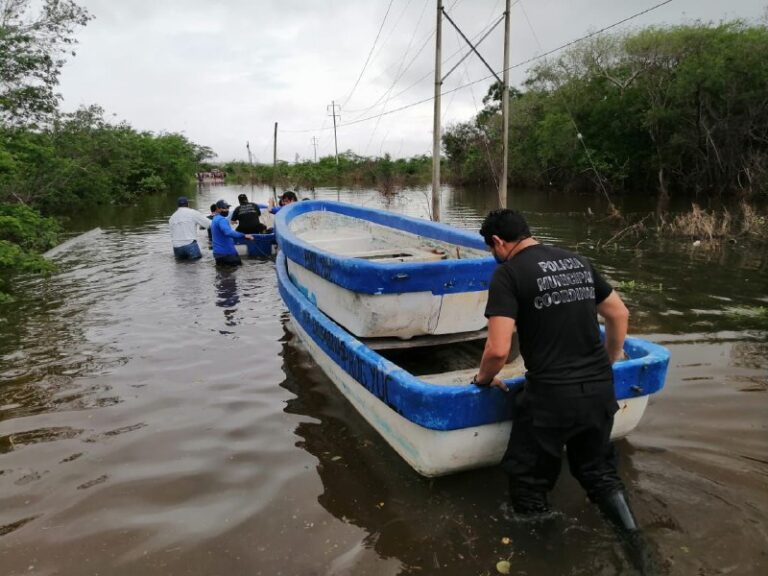 GOBIERNO: Envía el Gobierno del Estado embarcaciones para facilitar en la evacuación de la población de Tekax