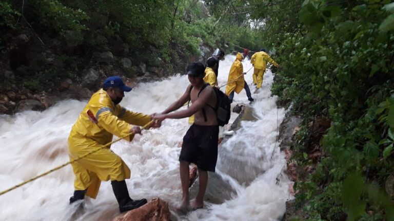 YUCATÁN: Evacúan a pobladores de Tekax y Tzucacab para ser trasladados en un refugio temporal