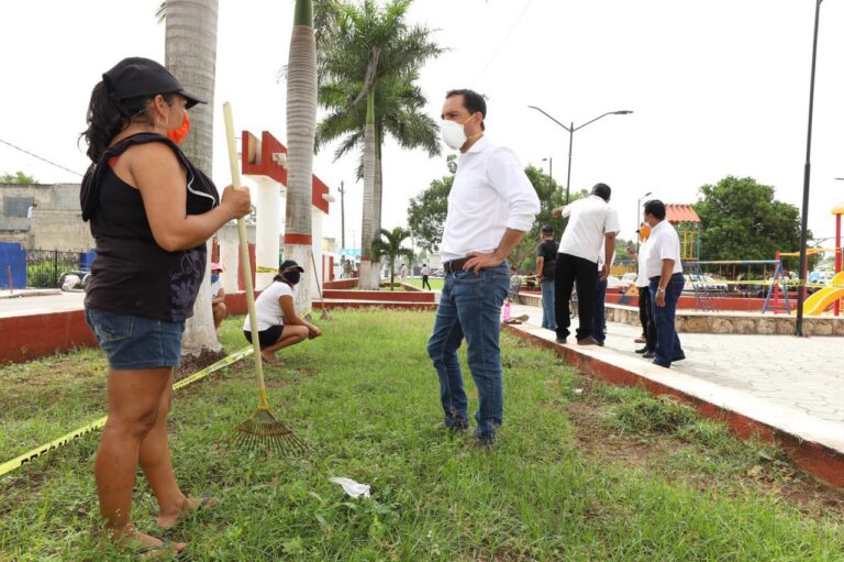 GOBIERNO: El Gobernador Mauricio Vila Dosal continúa con su recorrido por municipios del interior del estado para distribuir apoyos emergentes