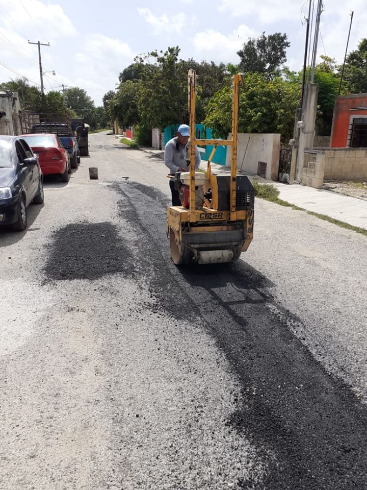UMÁN: CONTINUA INTENSA CAMPAÑA DE BACHEO