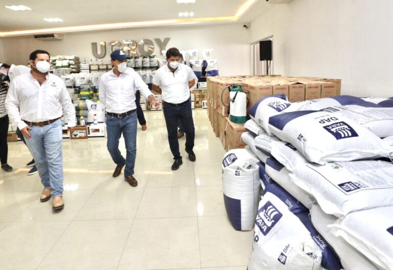GOBIERNO: Entrega el Gobernador Mauricio Vila Dosal apoyos a productores ganaderos y agrícolas