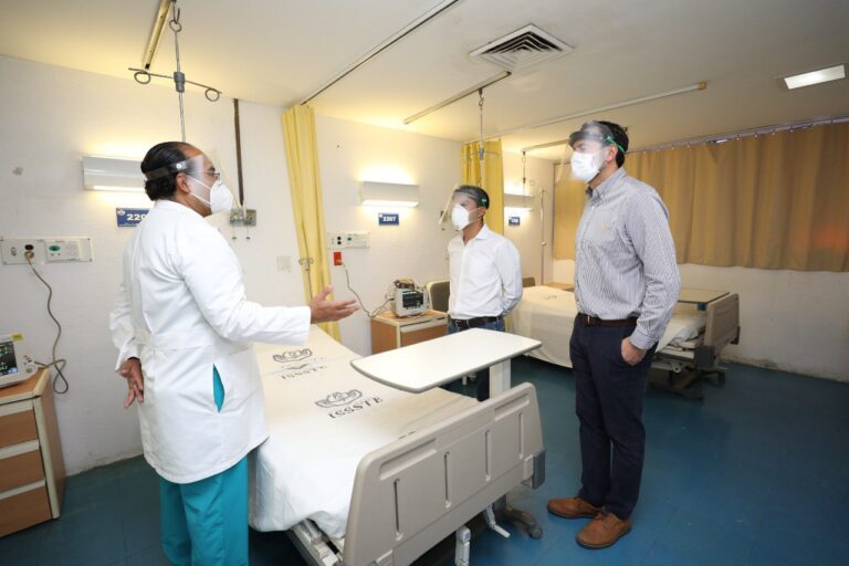GOBIERNO: El Gobernador Mauricio Vila Dosal visita el piso 2 del Hospital Regional Mérida del Issste del Gobierno federal, en el que existen camas sin ser ocupadas hasta el momento