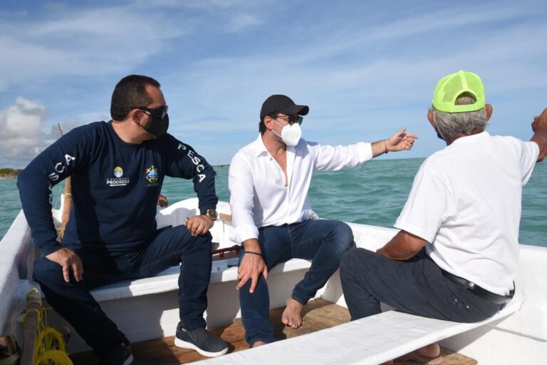 PROGRESO: El alcalde Julián Zacarías Curi reafirma su compromiso con en el sector pesquero ahora con mejoras en el refugio de chuburná puerto.