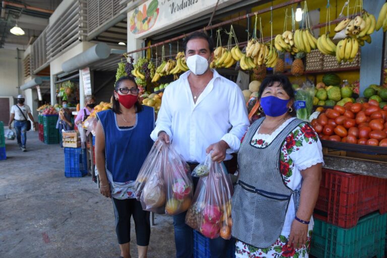 PROGRESO: El alcalde Julián Zacarías Curi recorre el mercado municipal para supervisar los protocolos sanitarios de los locatarios
