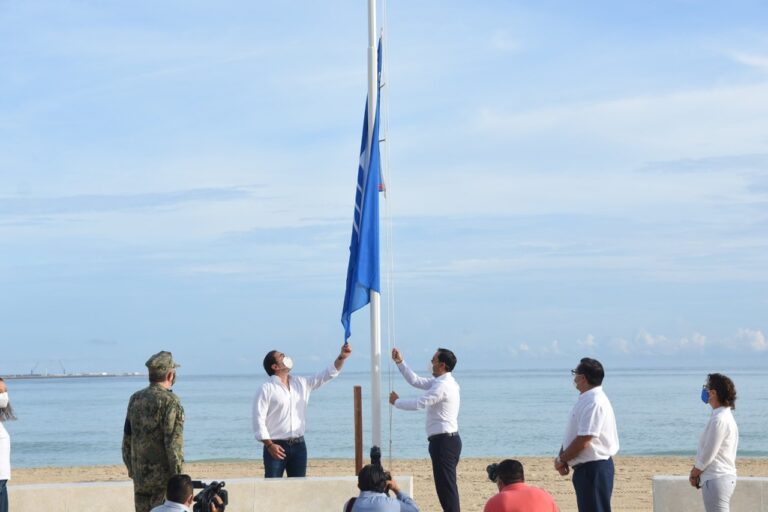 PROGRESO: Izan las primeras dos banderas “Blue Flag» del Estado de Yucatán