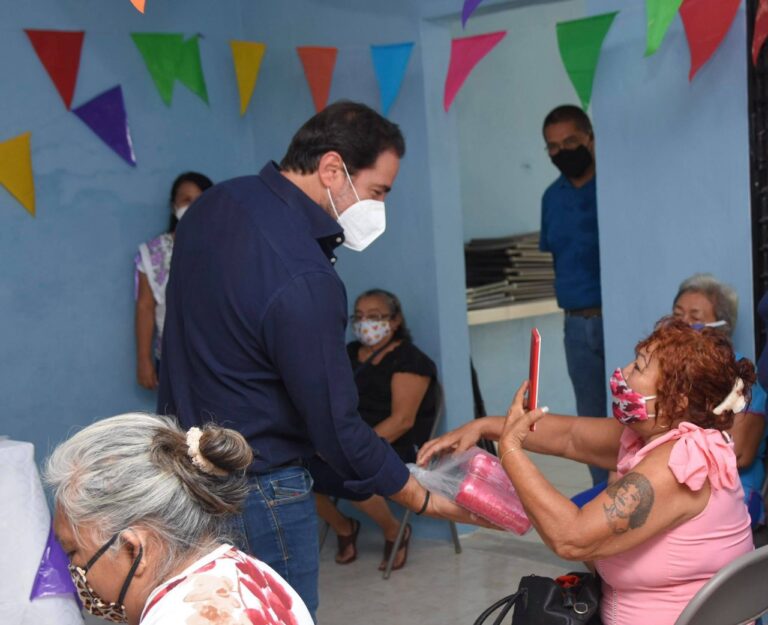 PROGRESO: El alcalde Julián Zacarías Curi apoya a progreseños que preservan el arte de tejer hamacas