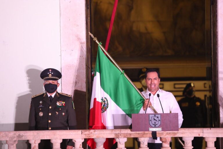 GOBIERNO: El Gobernador Mauricio Vila Dosal reconoce labor de personal de salud durante tradicional Grito de Independencia