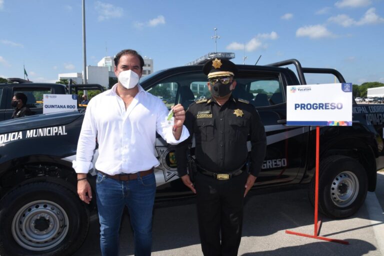 PROGRESO: El alcalde Julián Zacarías Curi recibe cinco unidades nuevas para la Policía Municipal de Progreso