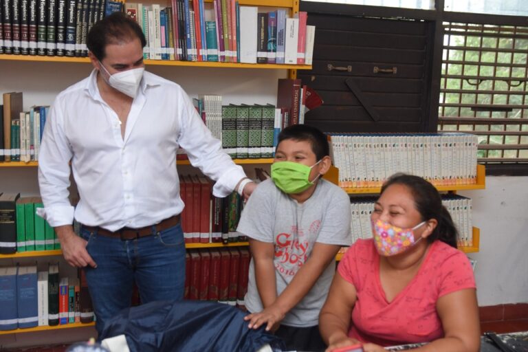 PROGRESO: El alcalde Julián Zacarías Curi brinda a niños de Flamboyanes un espacio favorable para su estudio al abrir la biblioteca “Luciano Salazar Beltrán”