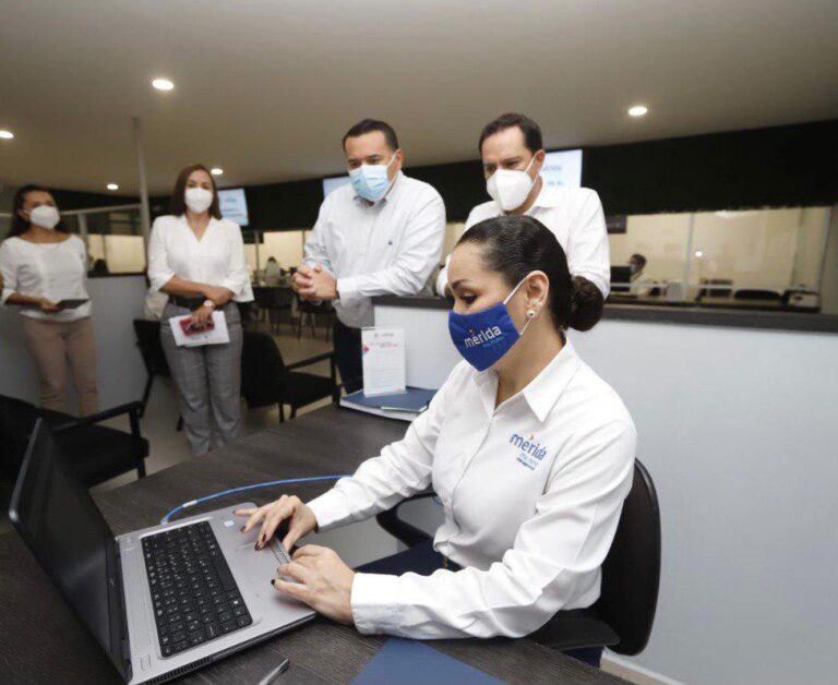 MÉRIDA:  El Gobernador Mauricio Vila y el alcalde Renán Barrera supervisan la Plataforma Digital para el Registro Público de la Propiedad