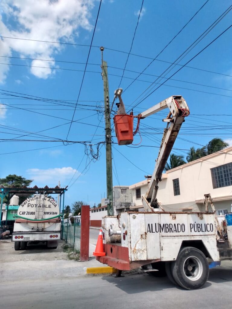 PROGRESO: Servicios Públicos mejora el alumbrado público en calles de Progreso y Chicxulub puerto, tras cambiar más de 80 lámparas durante esta semana