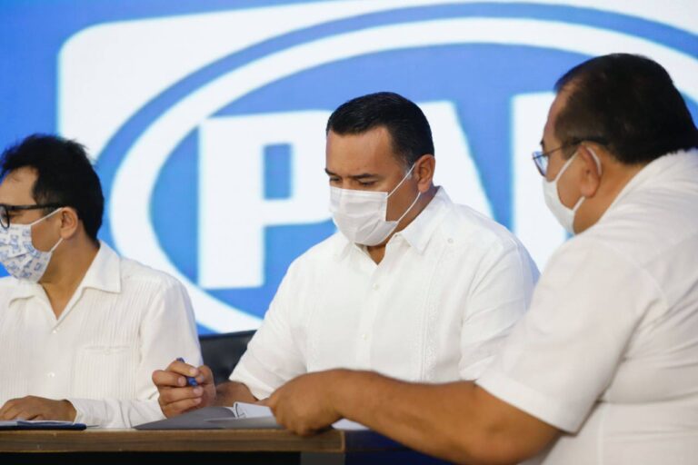 MÉRIDA: Renán Barrera Concha se registra como precandidato a la Presidencia Municipal