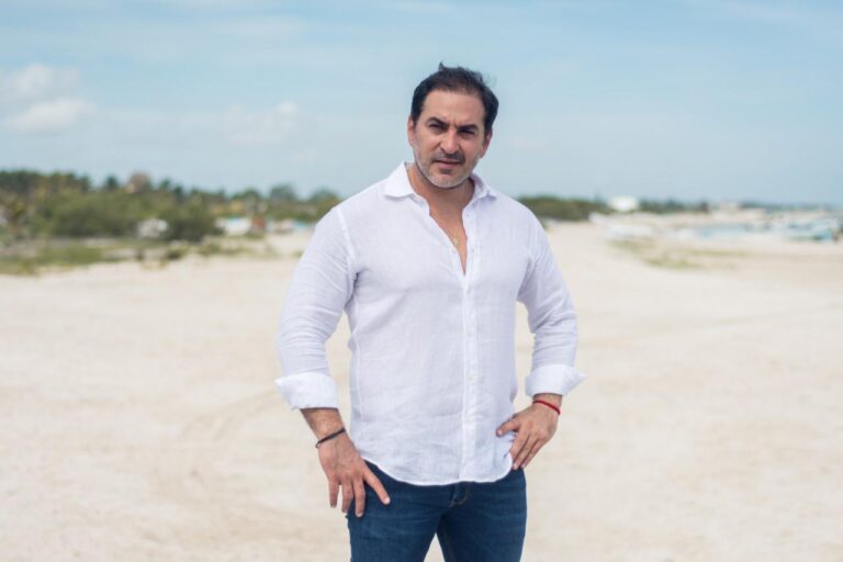 PROGRESO: Julián Zacarías Curi se registra como candidato para la alcaldía de Progreso ante el Consejo General del IEPAC de Yucatán