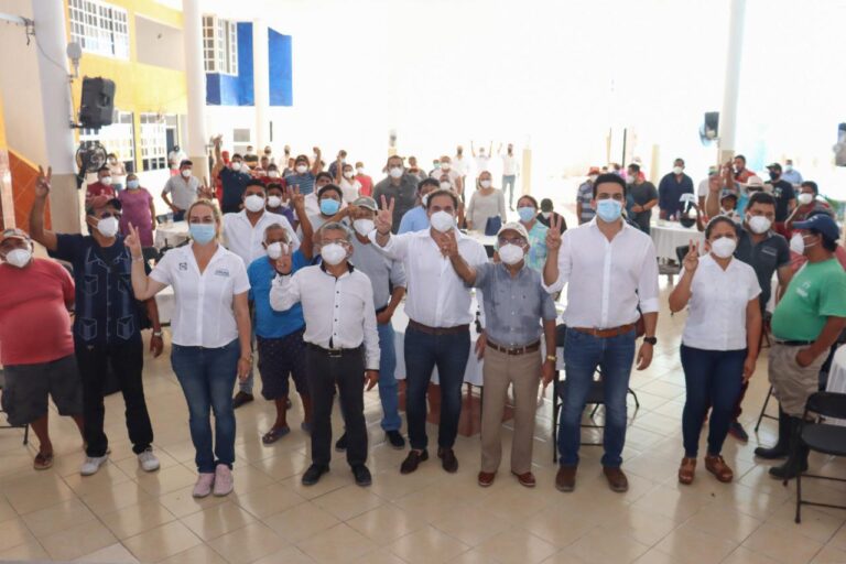 PROGRESO: Integrantes del sindicato «Rafael Cházaro Pérez» de Progreso se reúnen con Julián Zacarías Curi y le reconocen el apoyo brindado a su gremio