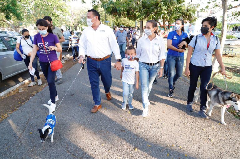 MÉRIDA: El abanderado panista encabeza la «Caninata» en el parque de la Alemán