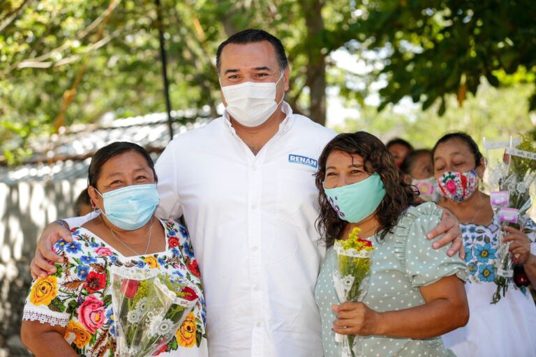 MÉRIDA: El candidato panista convive con madres de familia de la comisaría de Chalmuch
