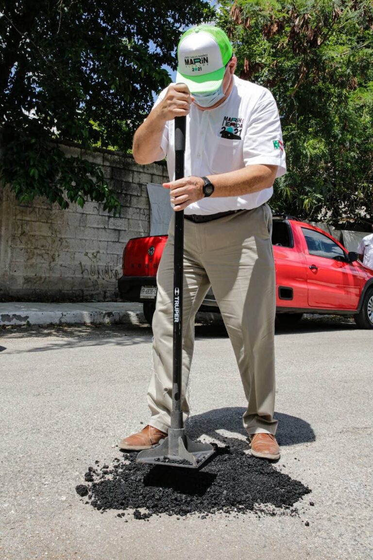 JCRM: Ramírez Marín demuestra que en 4 minutos se acaba con un bache