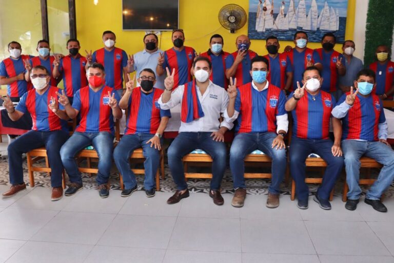 PROGRESO: El candidato del PAN se reúne con futbolistas y miembros de la asociación de marinos mercantes de Yucatán