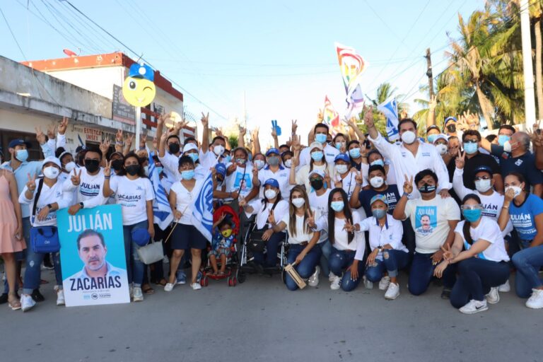 PROGRESO: El candidato del PAN Julián Zacarías Curi visita la colonia centro para llevar sus propuestas