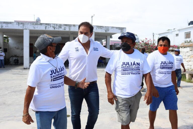 PROGRESO: Julián Zacarías Curi, candidato del PAN a la presidencia municipal de Progreso, se reúne con trabajadores de la construcción y los alienta a participar en las obras que se vienen para el puerto en este año